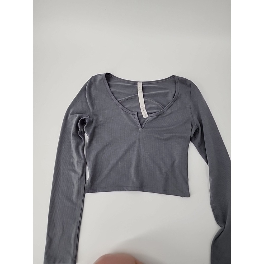 Lululemon Grey Waffle Knit Notched V-Neck Long Sleeve Crop Top Womens Size 10